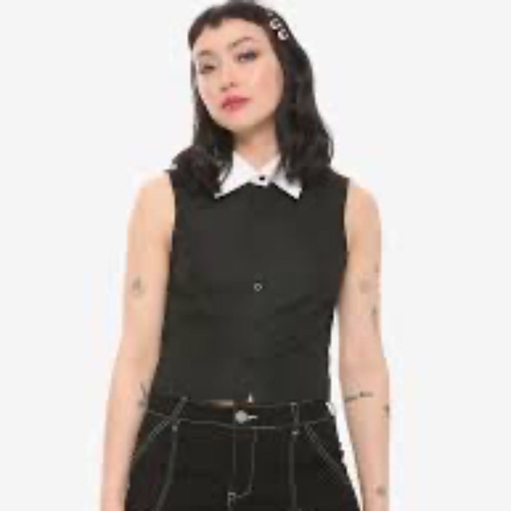 Hot Topic White Collared Sleeveless Button-Up Black Top, Size XL
